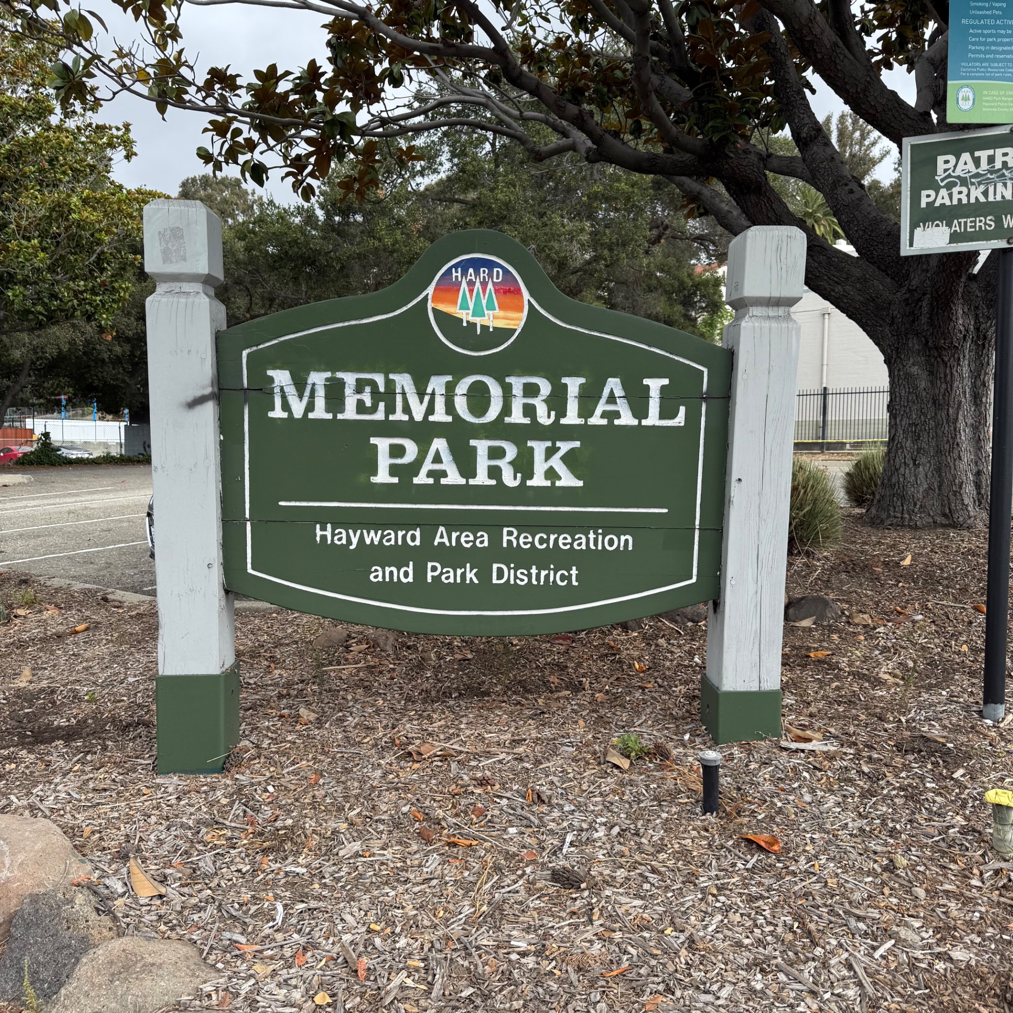 Memorial Park entrance sign, the park complex containing Hayward Plunge